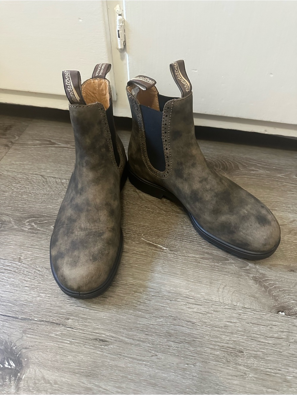 Blundstone Men's Chukka Chelsea Boots in Olive Brown Suede
